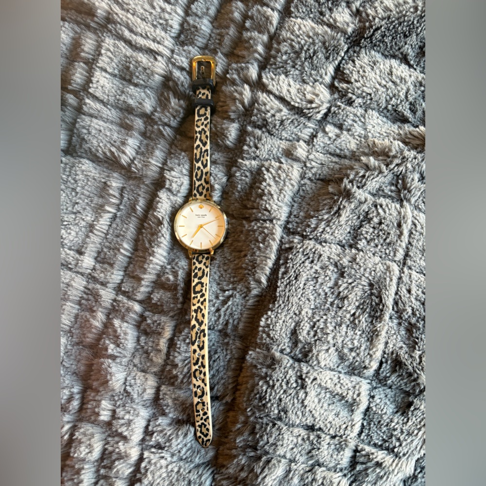 Kate Spade New York Metro Leopard Print Animal Print Silicone Watch - Picture 3 of 5